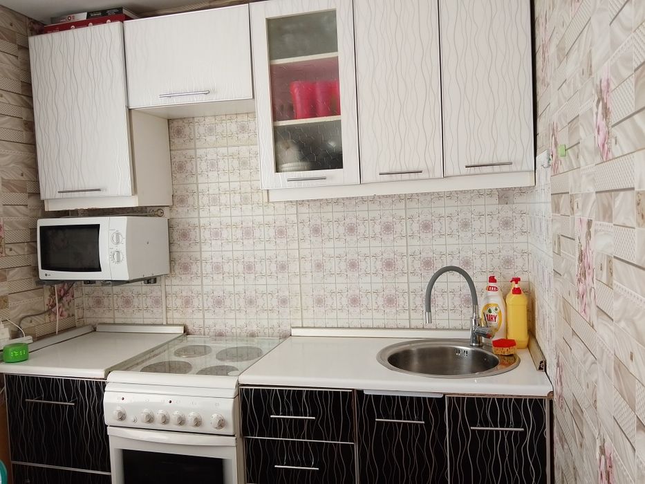 Продам кухонный гарнитур на ножках