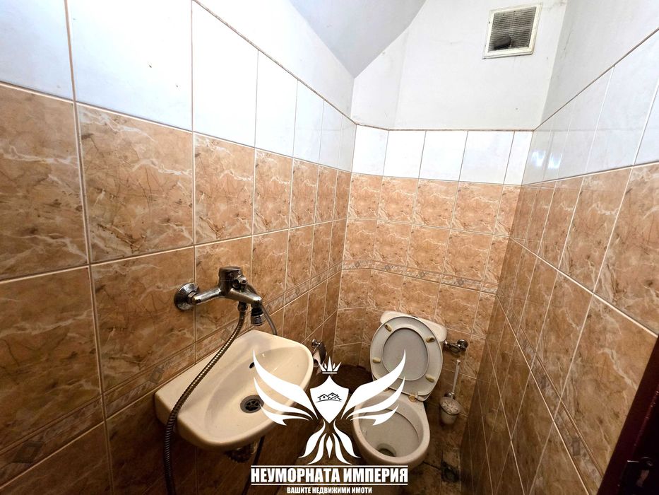Продавам тристаен апартамент 108кв.м. на първи етаж в Асеновград, кв.Зъбче