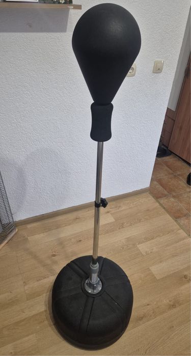 Боксова круша със стойка