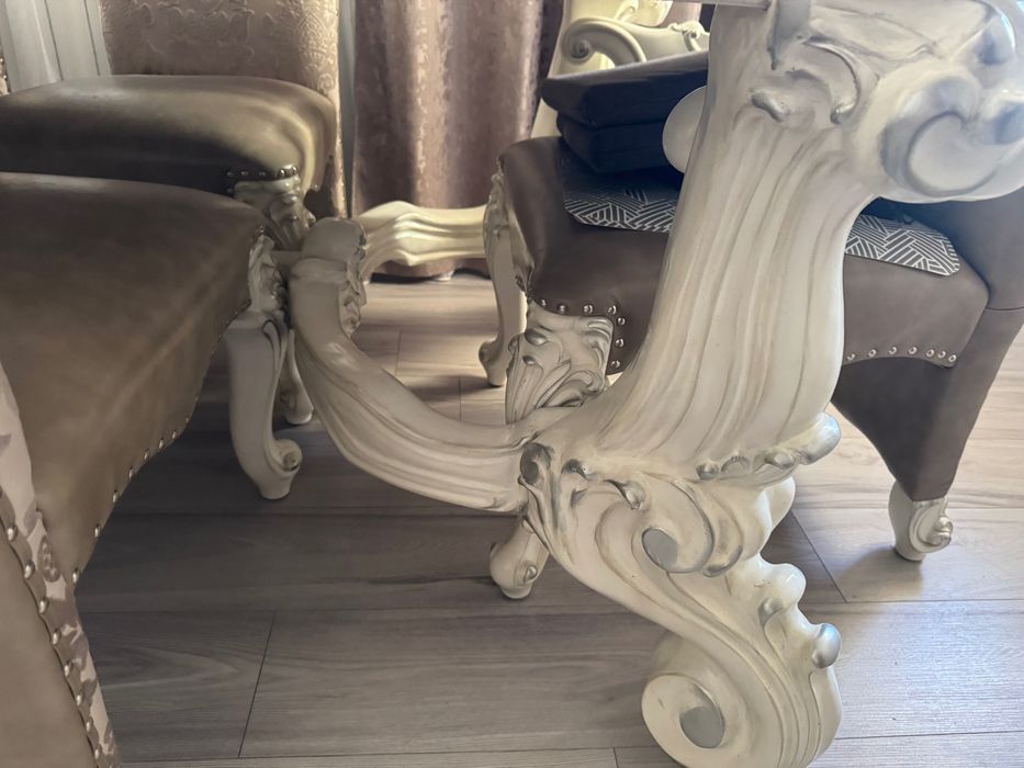 Vând masă Living Divani -Sofa