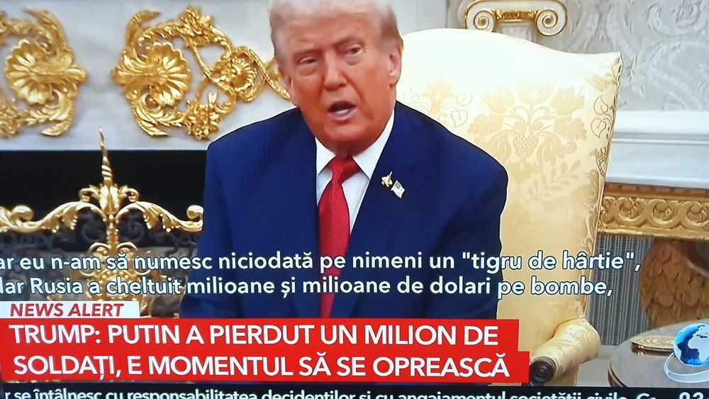 Canapea aurie stil Napoleon III plus fotolii