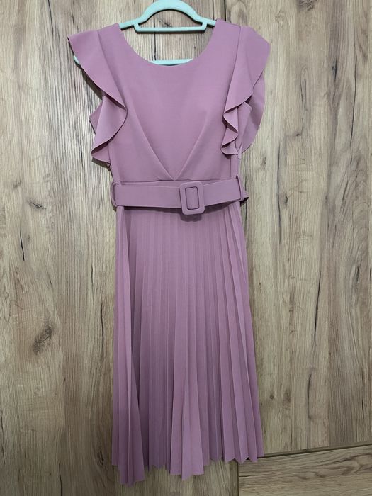 Елегантна розова рокля с колан