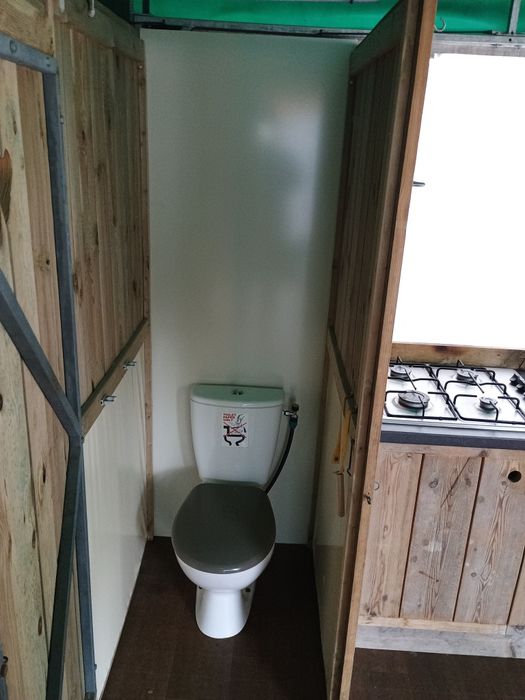 Бунгало от метална конструкция, венил и декинг