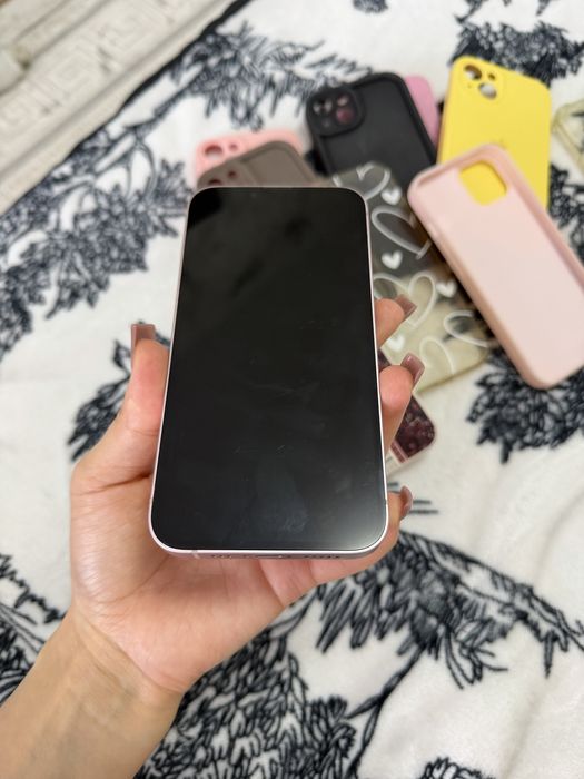 Продам Iphone 13