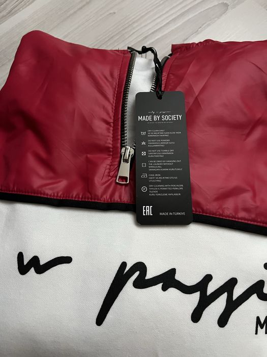 Compleuri Made By Society