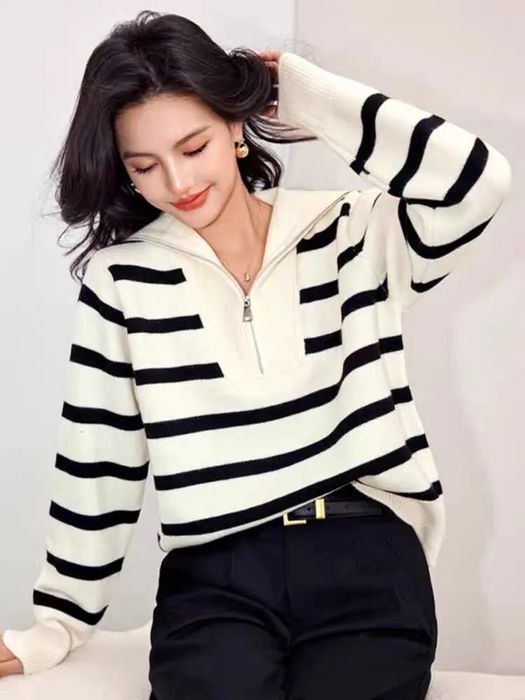 Женский свитер полузамок