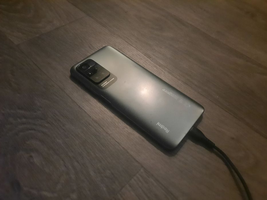 Продам смартфон redmi