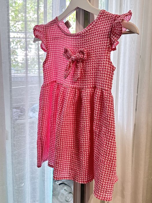 Платье на девочек в отличном состоянии