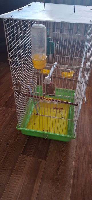 Продам клетку для попугая.
