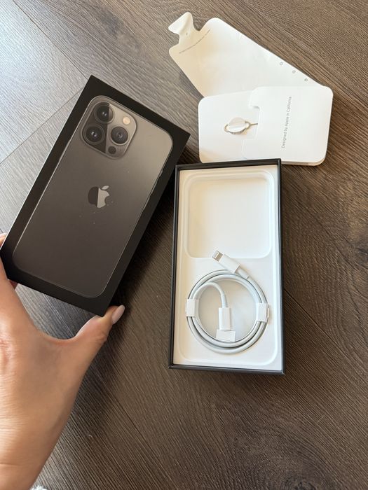 Cutie Ipnone 13 pro + cablu de date/incarcare rapida original, nou