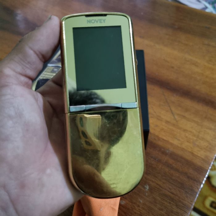 Movey N880 tugmali telefon