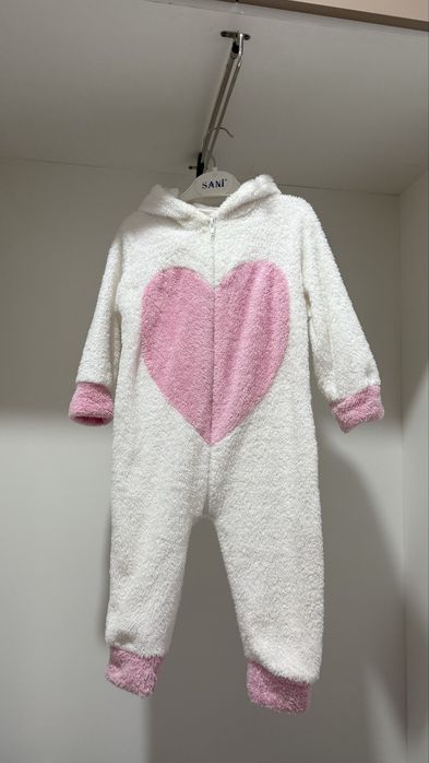 Продам костюмы детские