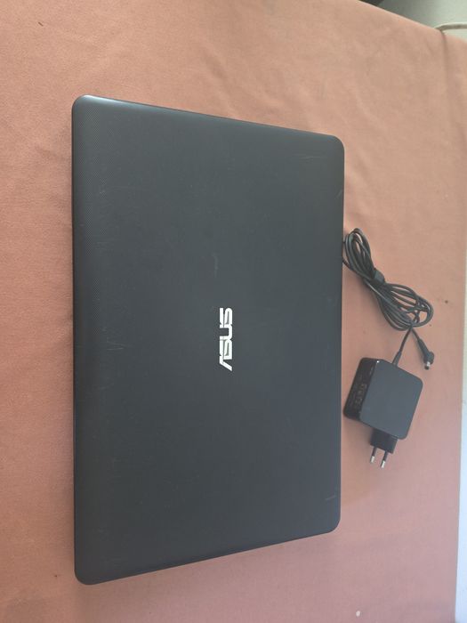 Asus F751M 17 цола Лаптоп
