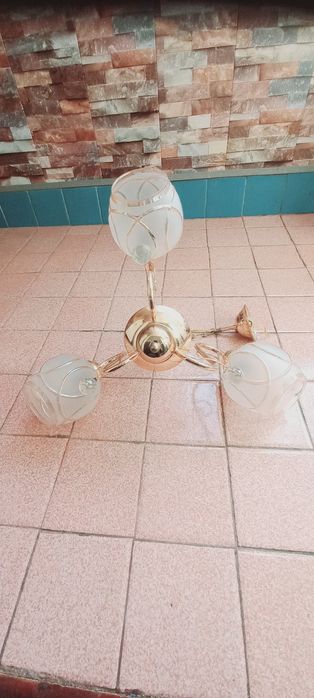 Люстры потолочные.