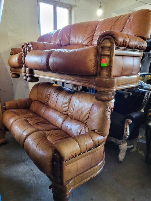 Холова гарнитура от естествена кожа и масивна холна маса