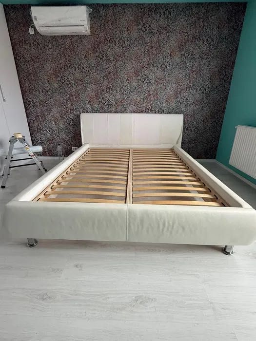 Vand cadru de pat cu tot cu saltea!