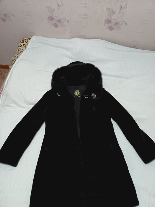 Продам шубу с капюшоном мутон с норкой