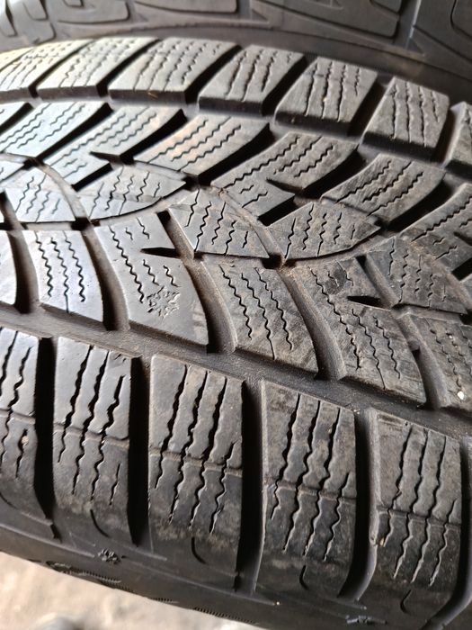 Зимни гуми -17цола -215/65-1бр.-65лв."GOOD YEAR"
