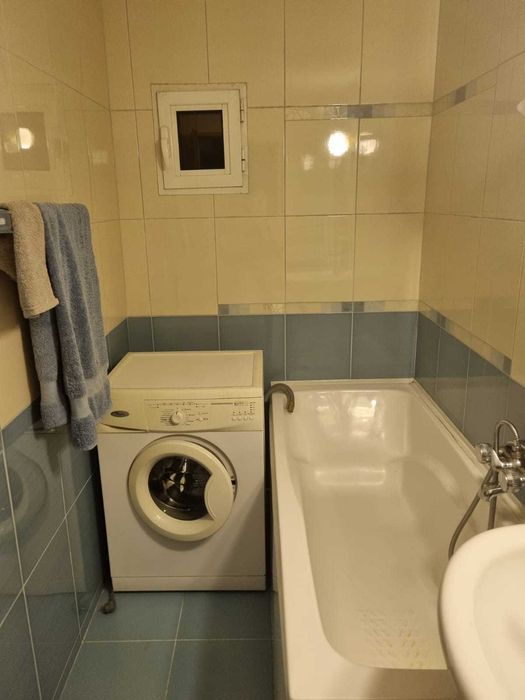 Vand apartament  cu 3 camere