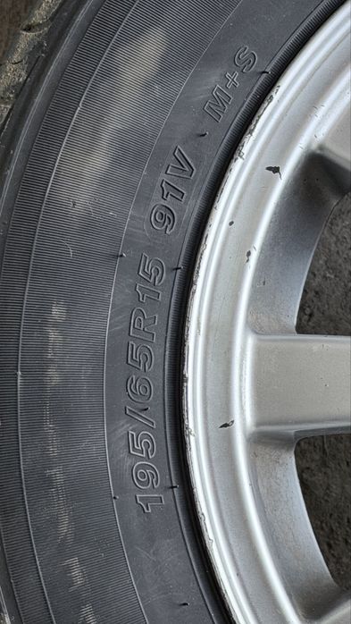 Продам резину с дисками 195/60/15