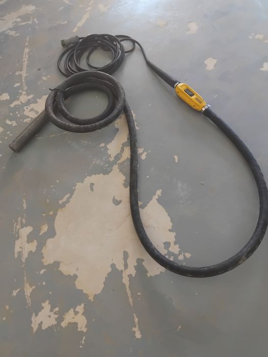Se vinde vibrator  pt.beton