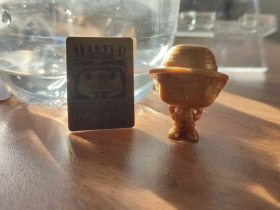фигурка золотого Луффи kinder joy ванпис