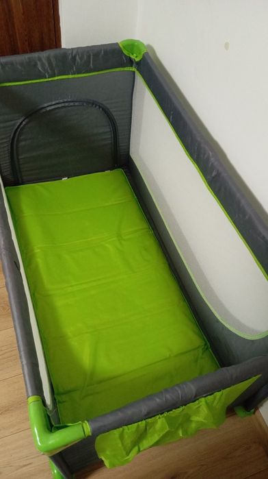 Vând pătuț pliabil și saltea