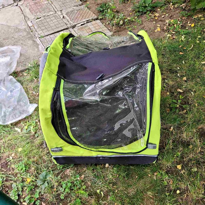 кучешка количка за колело. Може да се ползва и за транспортна