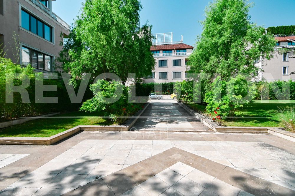 Продава се Тристаен апартамент в София, Витоша - 137 кв.м за 2592 €/кв.м - Снимка #16