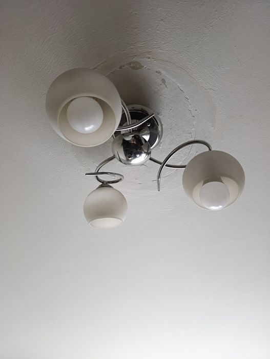 Люстра с 3 плафонами