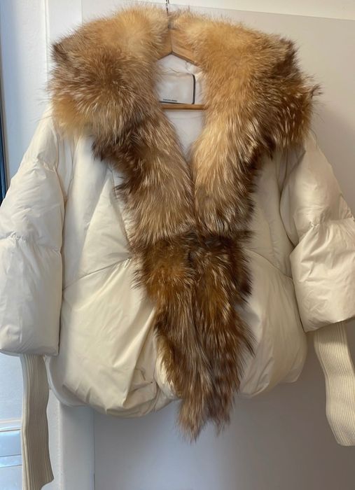 Geaca cu puf și blana naturală
