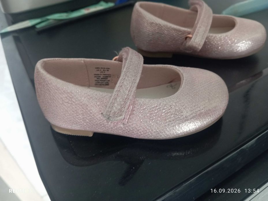 Продам детские туфли