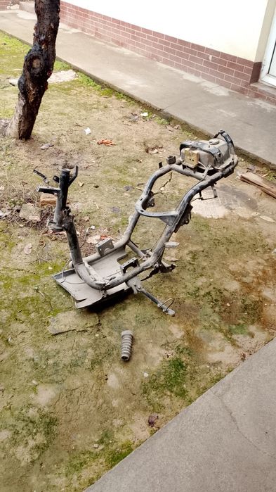 Skuter lar uchun zapchastlar bor