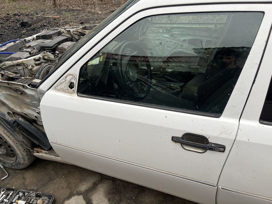 Продаются двери на 124 уневерсал