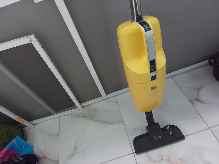 Aspirator cu fir  Miele