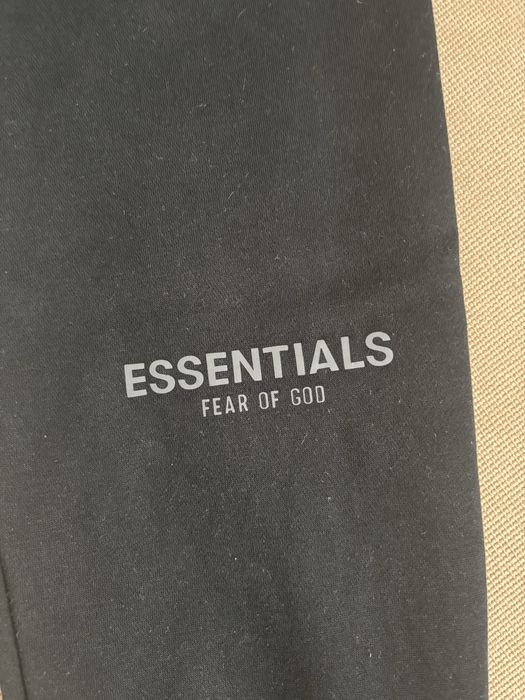Pantaloni essentials