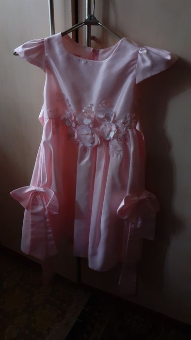 продам детское платья на 3-4года