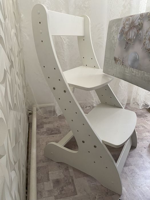 Продам 2 растущих стула