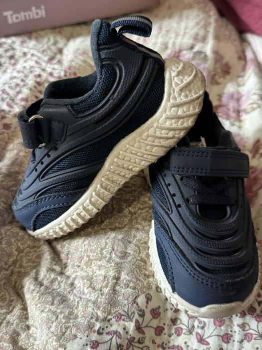 Детские кроссовки