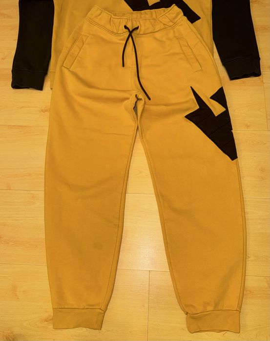 Комплект суичър,долнище и тениска hyperclothing.