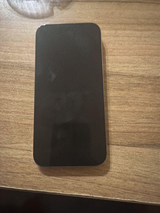 Iphone 16 pro max на части с изгоряла  дънна платка. Всичко друго е здраво.