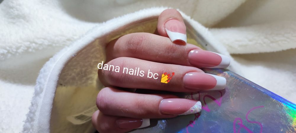 Lucrări cu drag va aștept pt a va răsfăța cu o manichiura și pedichiu