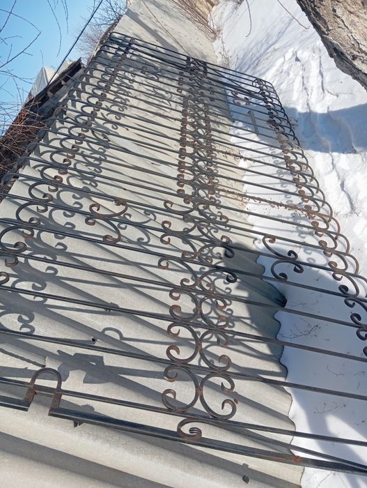 Продам балконную кованую решетку