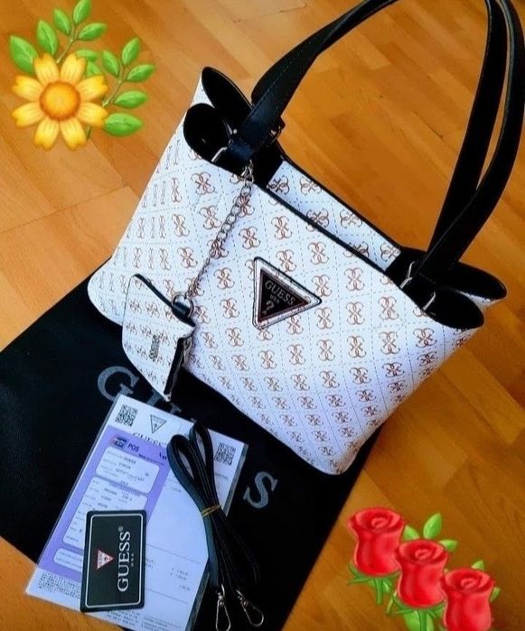 Geanta damă Guess,logo metalic auriu, saculet, etichetă