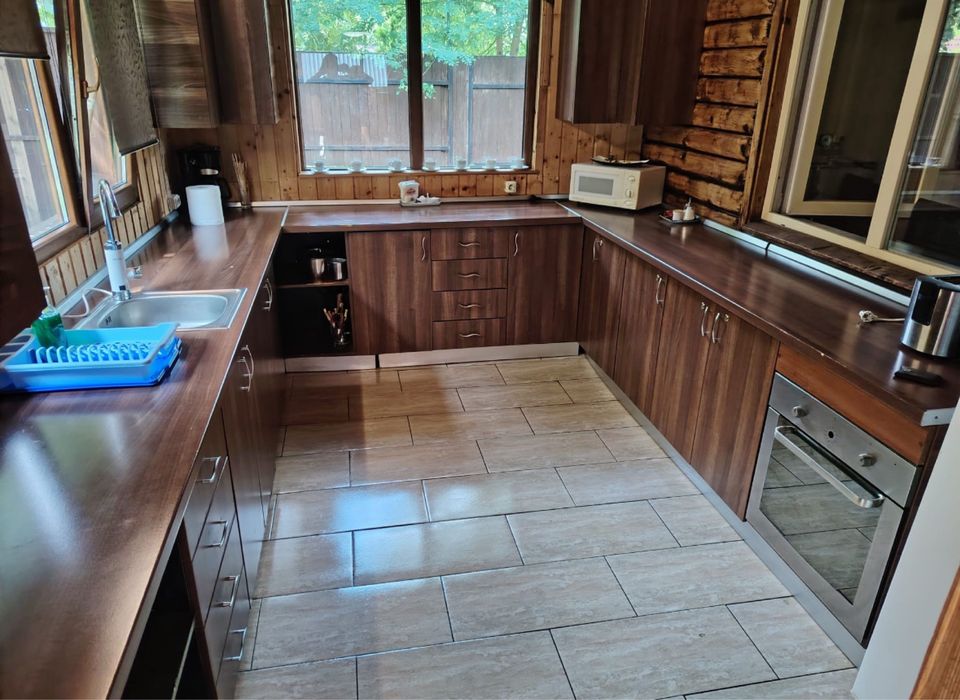 Cabană de închiriat/ Capacitate 12 persoane/ Ieșire privată la râu