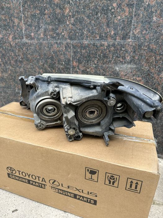 Фары Toyota Camry 50