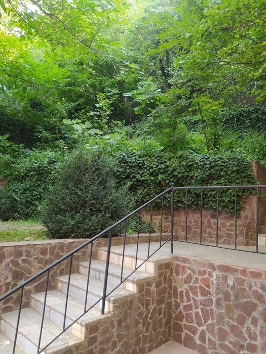 Продается дача. Центр поселка Чарвак, от кафе Бочка 1,5 км