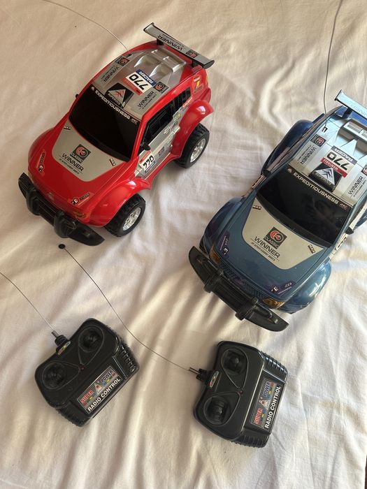 Играчки за момчета: писта hot wheels, джипове, боксова круша, пушка