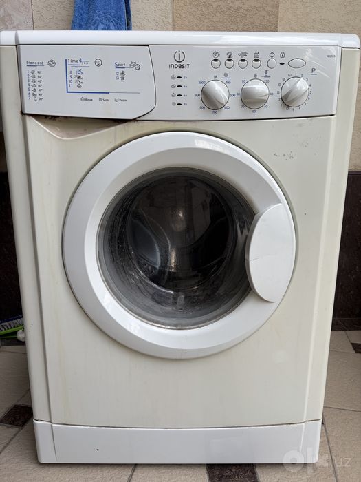 Indesit WIL 105 — старая фронтальная стиральная машина серии WIL.