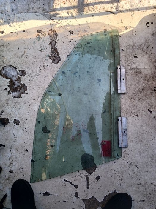 Стекло двери БМВ Е36